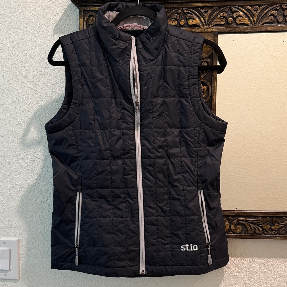 Stio Dark Quilted Vest with White Accents